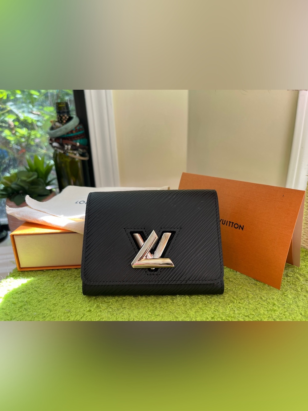 Louis Vuitton Epi Leather Twist Wallet in Noir